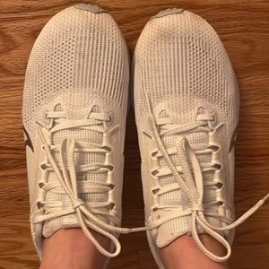 Men’s size 8; women’s size 9.5 Nike Pegasus sneaker